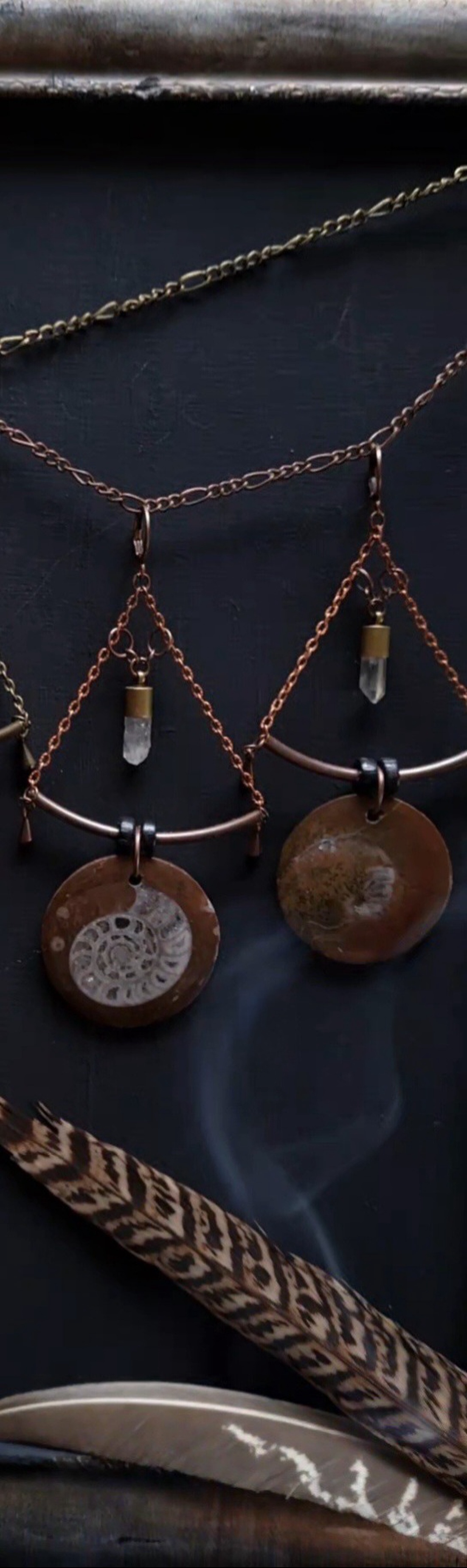 Cercei cu fosile preistorice - bijuterii - coliere - Artynos.ro