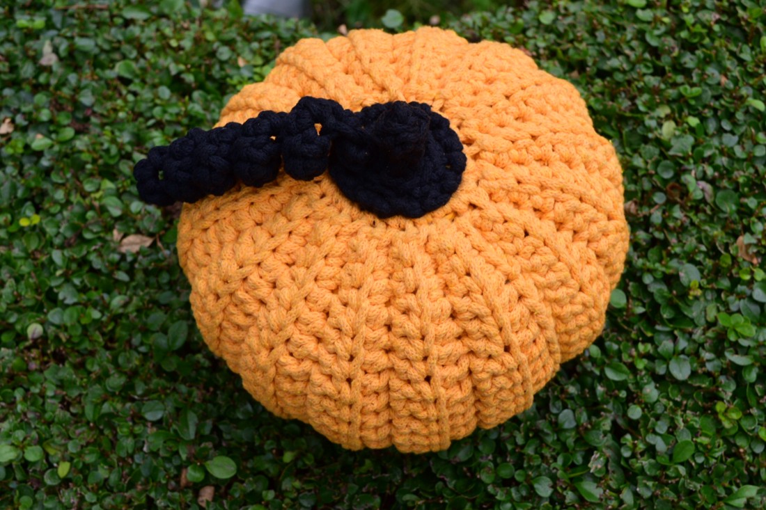Dovleac mare croșetat (galben-lămâie-negru) pentru Halloween -  - Artynos.ro
