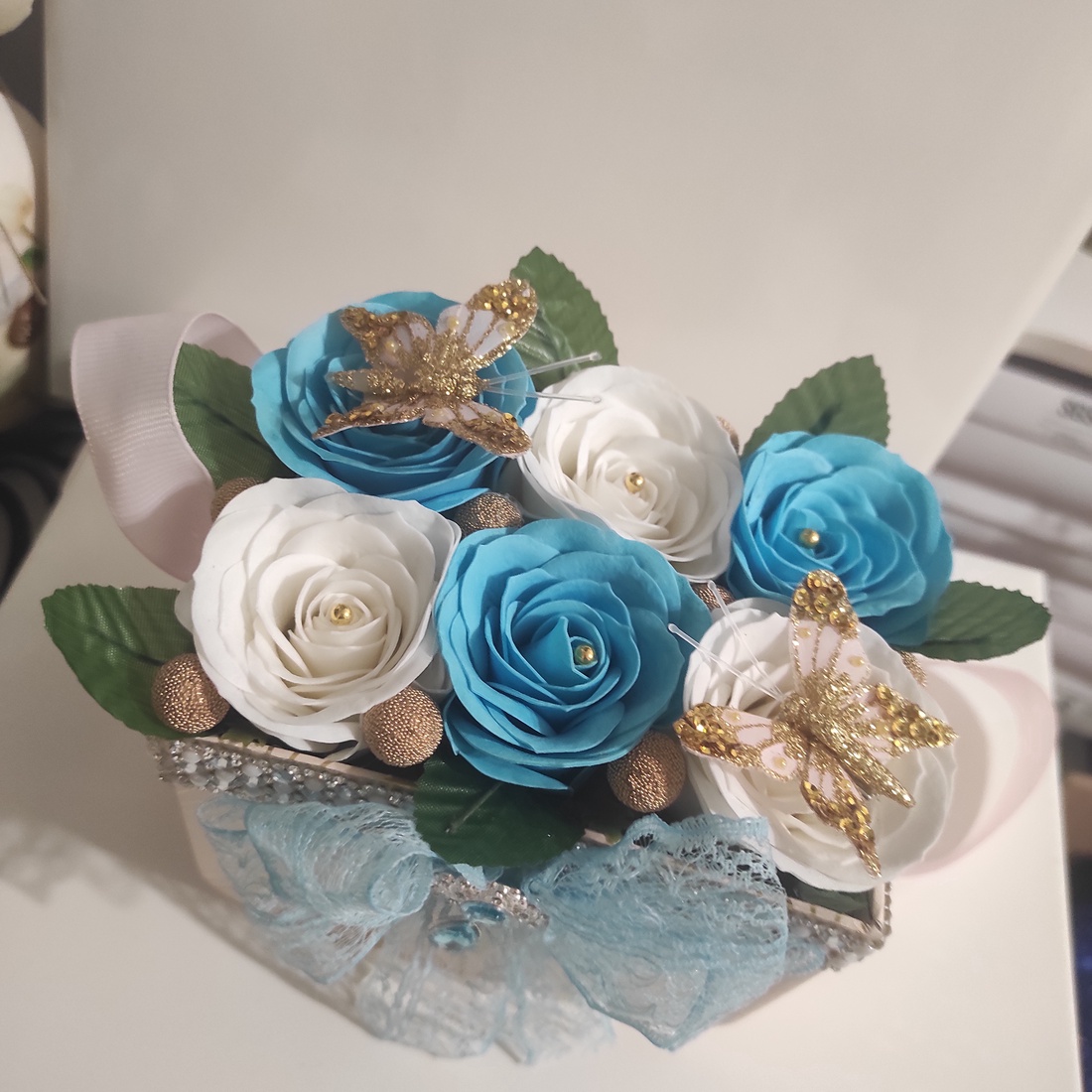Aranjament cu trandafiri de săpun parfumați premium  - casă & stil de viață - accesorii pentru decorat casa - suport de flori - buchete de flori - Artynos.ro
