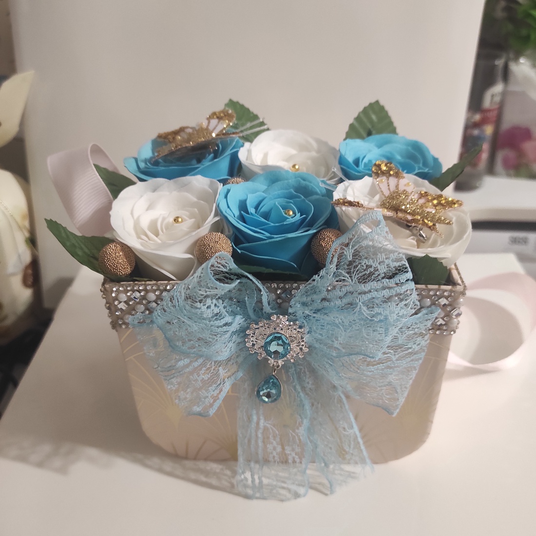 Aranjament cu trandafiri de săpun parfumați premium  - casă & stil de viață - accesorii pentru decorat casa - suport de flori - buchete de flori - Artynos.ro