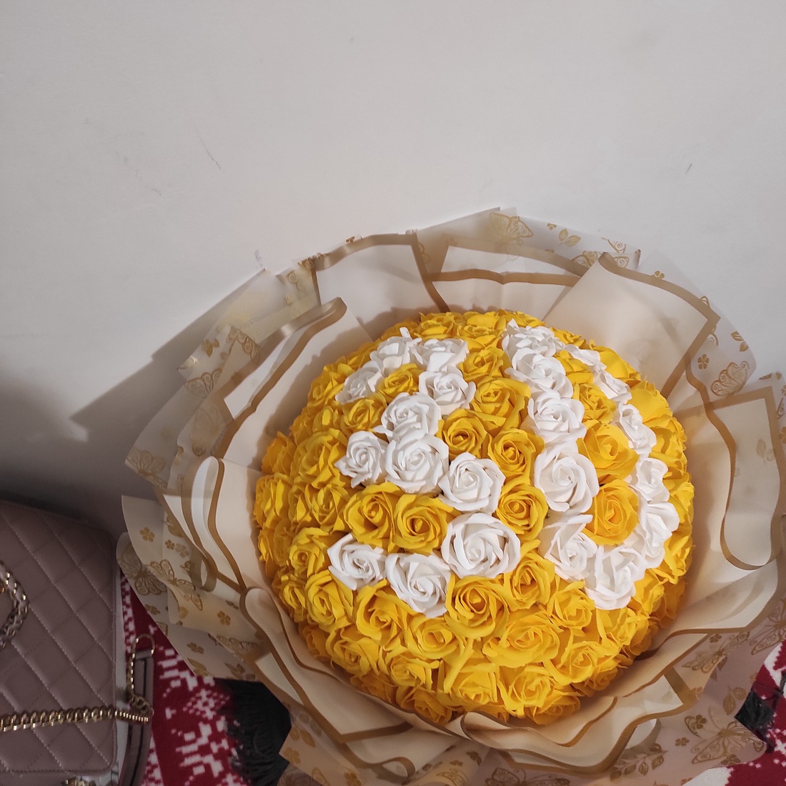 Buchet cu 101 trandafiri de săpun parfumari cu cifra 30 - casă & stil de viață - accesorii pentru decorat casa - suport de flori - buchete de flori - Artynos.ro Buchet cu 101 trandafiri de săpun parfumari cu cifra 30 - casă & stil de viață - accesorii pentru decorat casa - suport de flori - buchete de flori - Artynos.ro