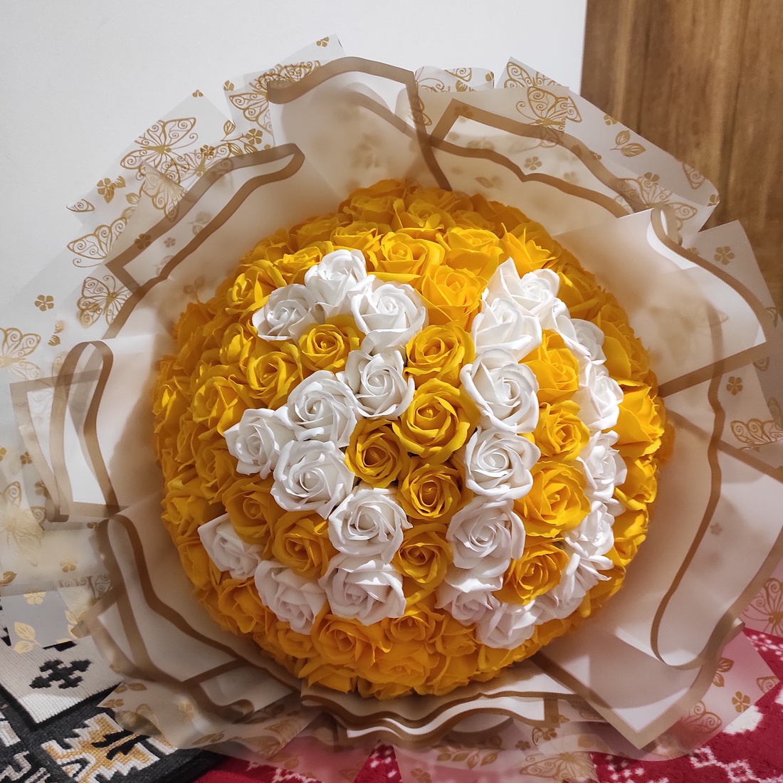 Buchet cu 101 trandafiri de săpun parfumari cu cifra 30 - casă & stil de viață - accesorii pentru decorat casa - suport de flori - buchete de flori - Artynos.ro Buchet cu 101 trandafiri de săpun parfumari cu cifra 30 - casă & stil de viață - accesorii pentru decorat casa - suport de flori - buchete de flori - Artynos.ro