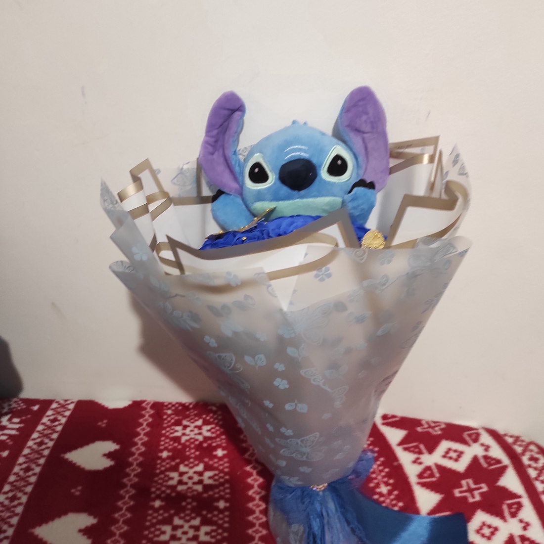 Buchet cu trandafiri de săpun parfumați și Stitch - casă & stil de viață - accesorii pentru decorat casa - suport de flori - buchete de flori - Artynos.ro Buchet cu trandafiri de săpun parfumați și Stitch - casă & stil de viață - accesorii pentru decorat casa - suport de flori - buchete de flori - Artynos.ro