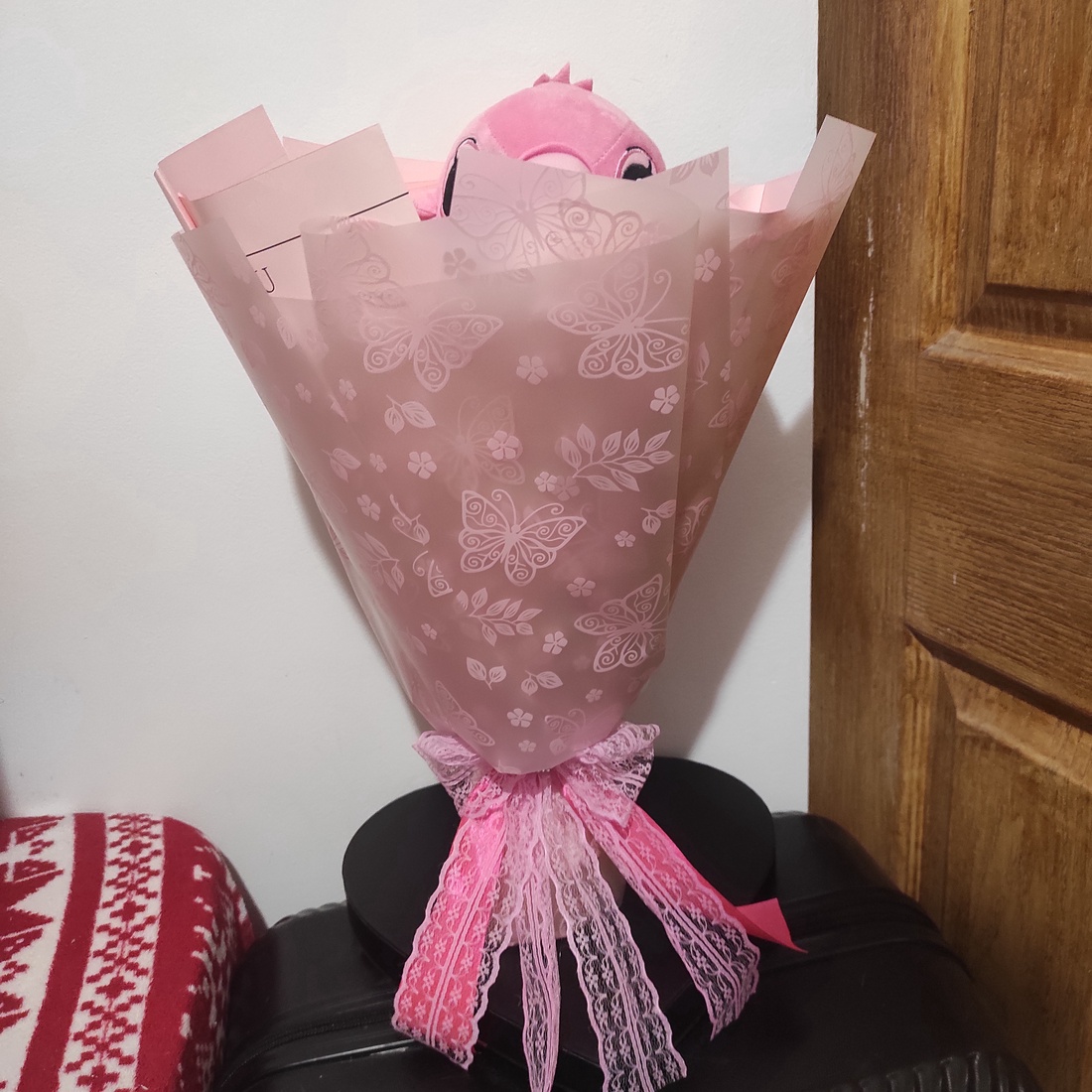 Buchet cu Stitch și trandafiri de săpun parfumați - casă & stil de viață - accesorii pentru decorat casa - suport de flori - buchete de flori - Artynos.ro Buchet cu Stitch și trandafiri de săpun parfumați - casă & stil de viață - accesorii pentru decorat casa - suport de flori - buchete de flori - Artynos.ro