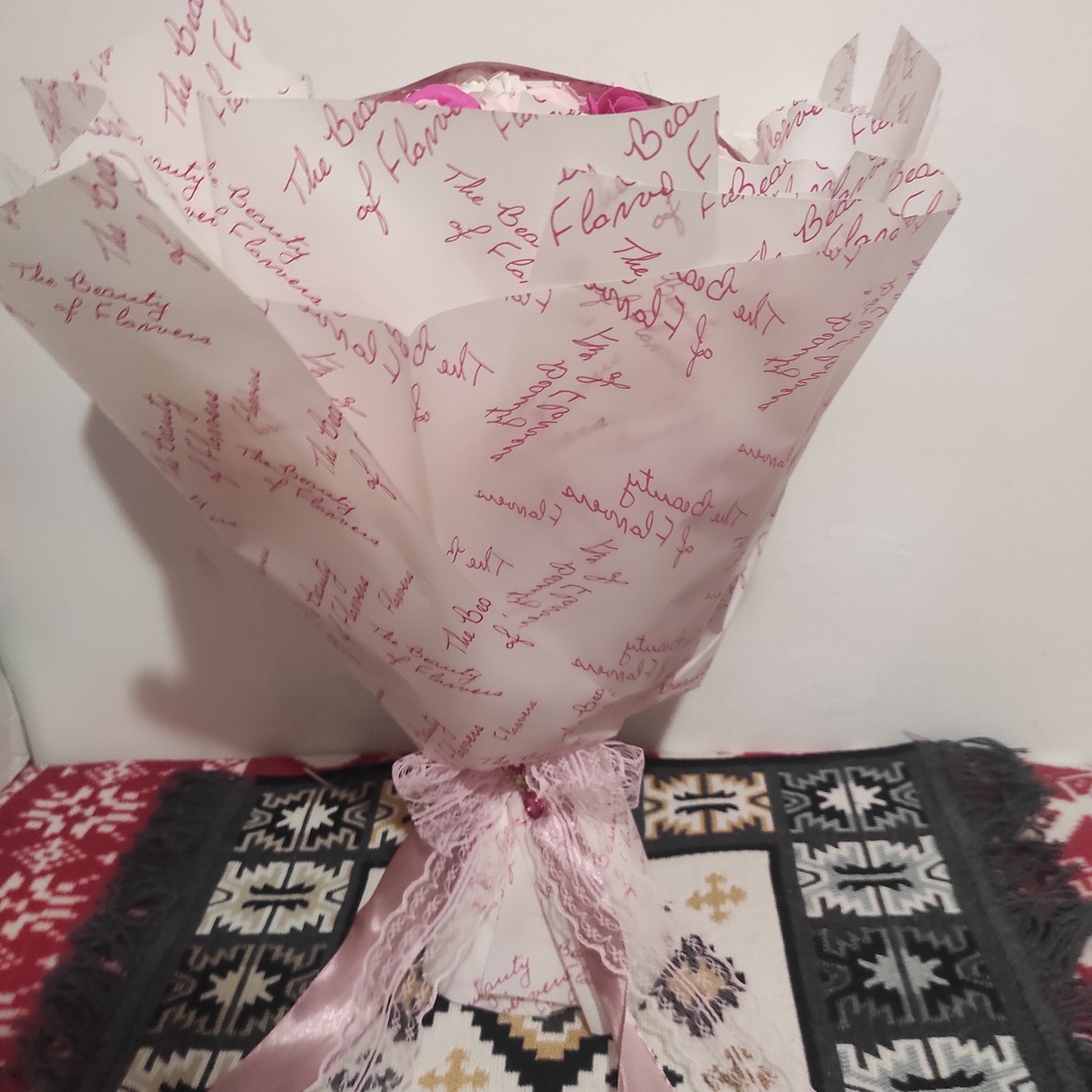 Buchet cu 101 trandafiri de săpun parfumați   - casă & stil de viață - accesorii pentru decorat casa - suport de flori - buchete de flori - Artynos.ro