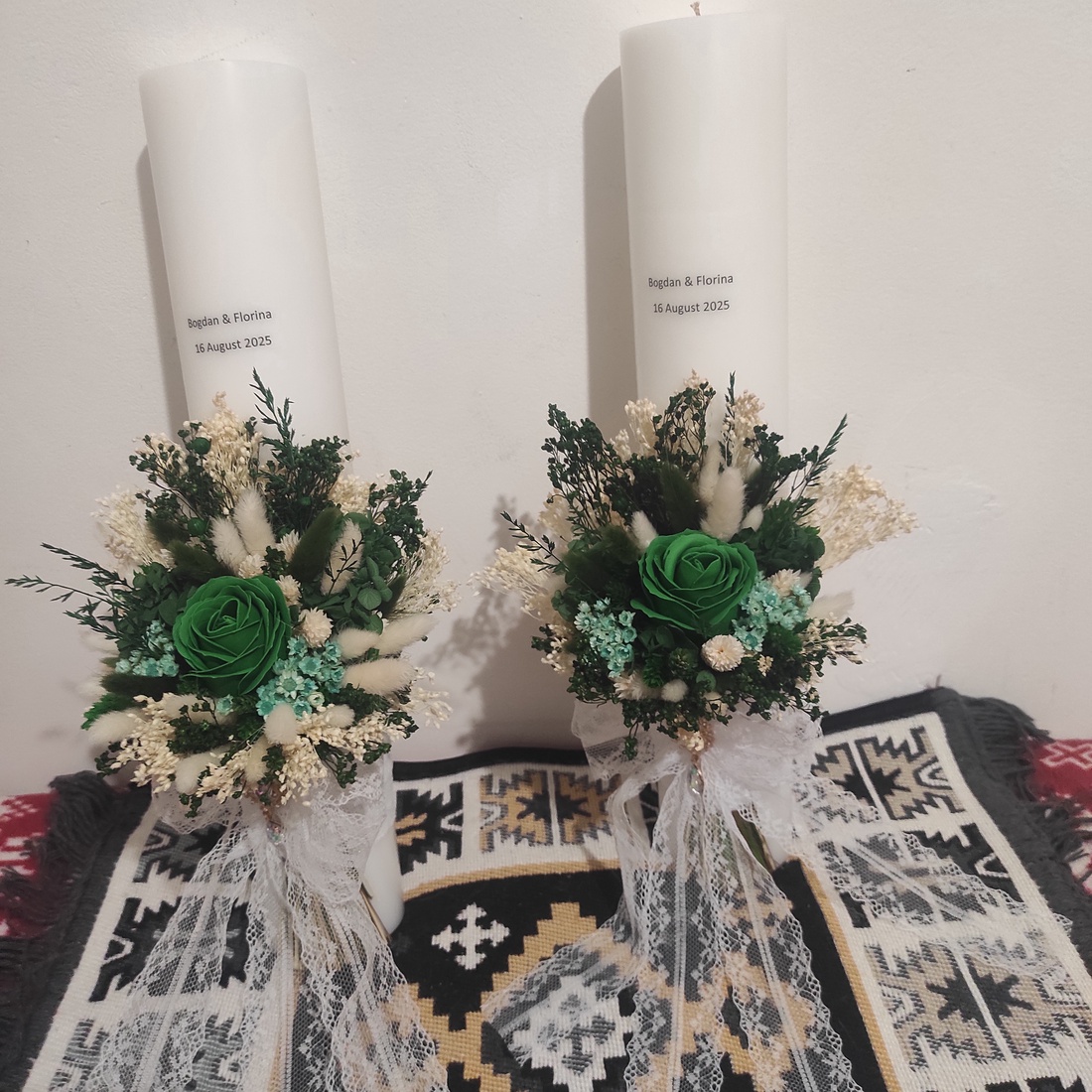 Set nunta lumânări și 2 buchete  - accesorii nuntă - buchet mireasă  - Artynos.ro