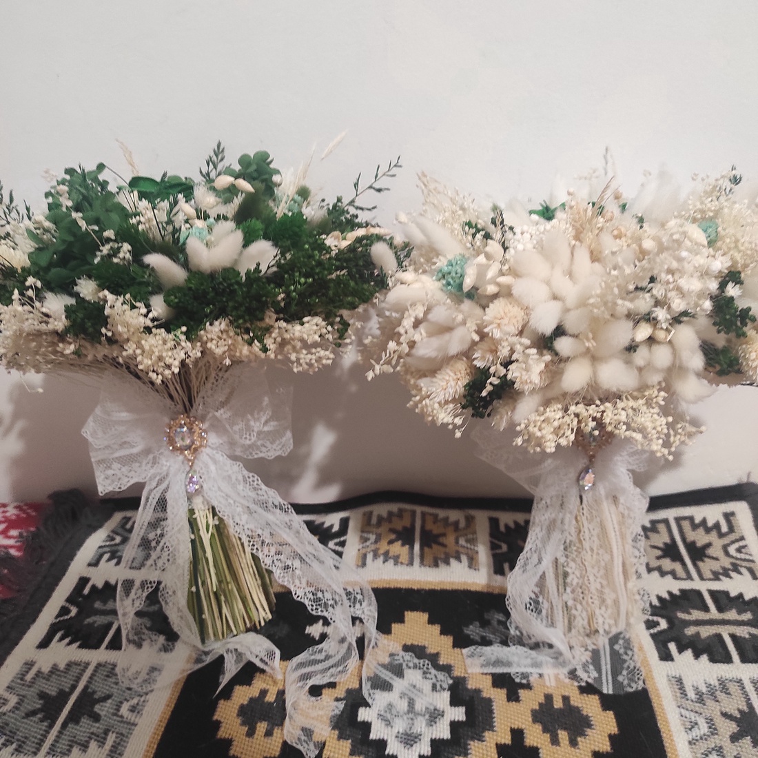 Set nunta lumânări și 2 buchete  - accesorii nuntă - buchet mireasă  - Artynos.ro