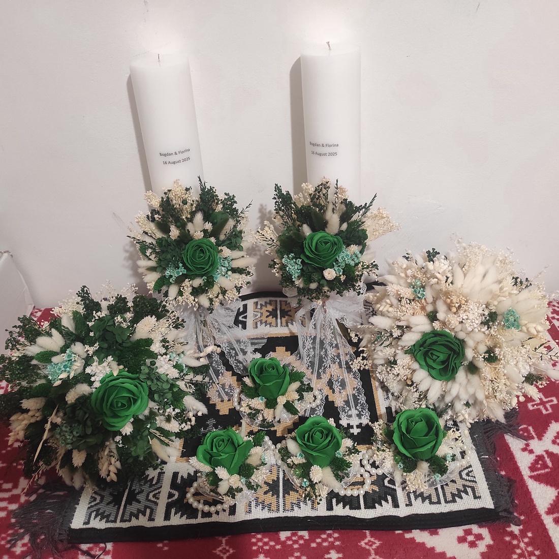 Set nunta lumânări și 2 buchete  - accesorii nuntă - buchet mireasă  - Artynos.ro
