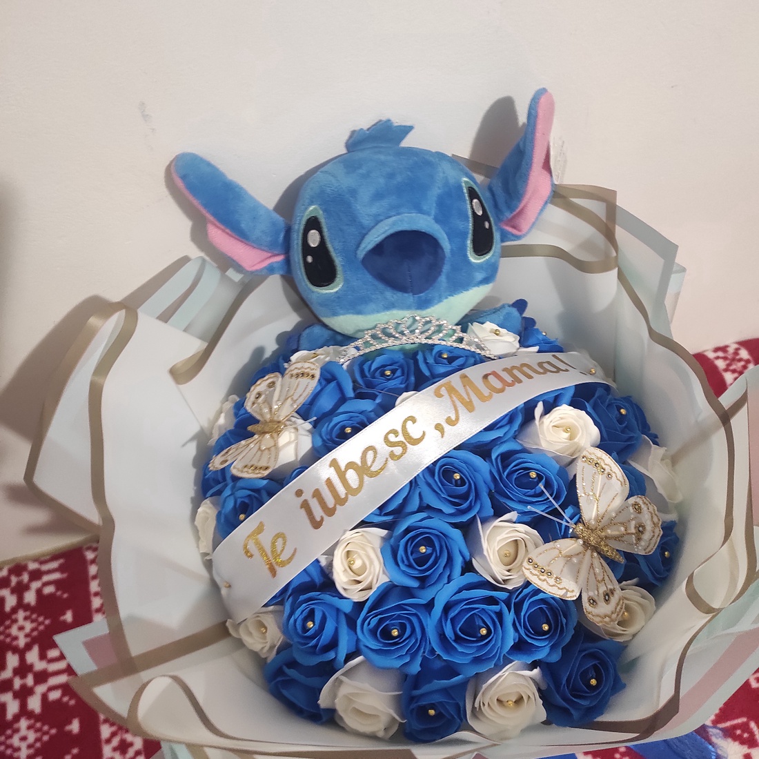 Buchet cu trandafiri de săpun parfumați și stitch - casă & stil de viață - accesorii pentru decorat casa - suport de flori - buchete de flori - Artynos.ro