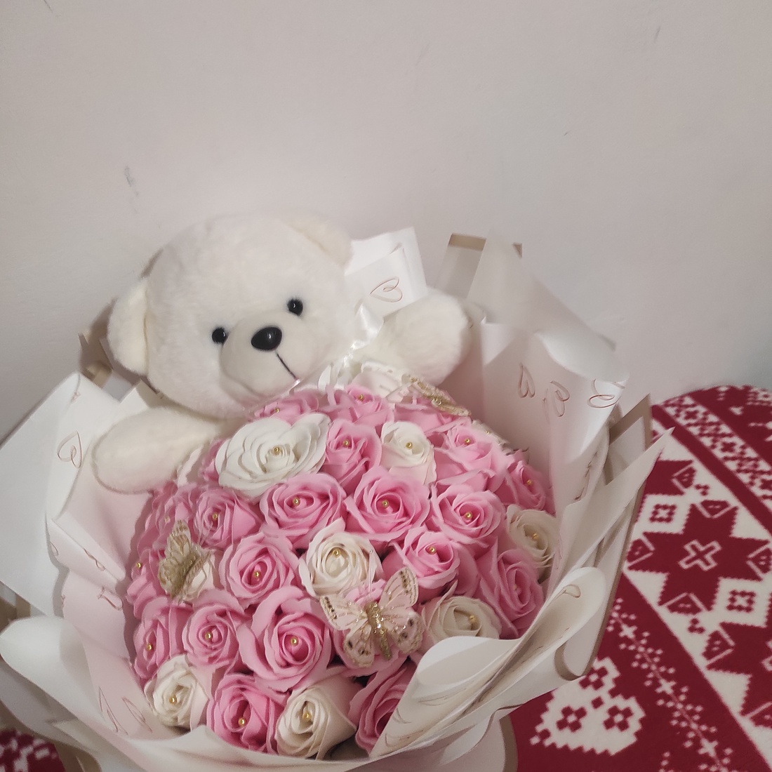 Buchet cu trandafiri de săpun parfumați și ursulet - casă & stil de viață - decorațiuni de casă - accesorii florale - buchete de flori - Artynos.ro