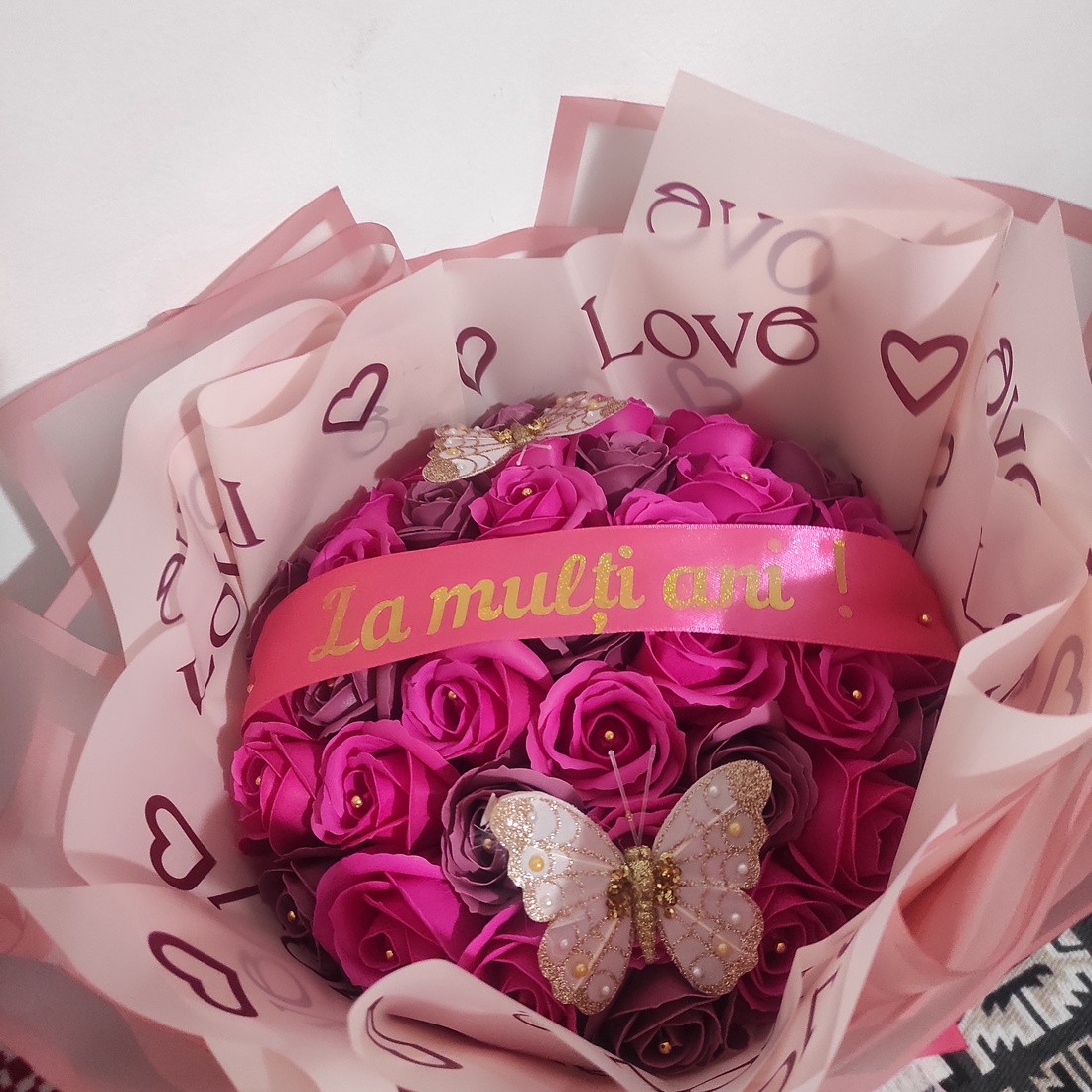 Buchet cu trandafiri de săpun parfumați - casă & stil de viață - accesorii pentru decorat casa - suport de flori - buchete de flori - Artynos.ro