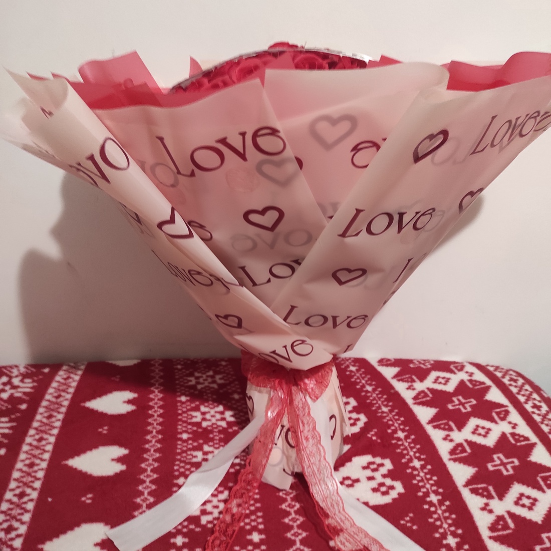 Buchet cu trandafiri de săpun parfumați - casă & stil de viață - accesorii pentru decorat casa - suport de flori - buchete de flori - Artynos.ro