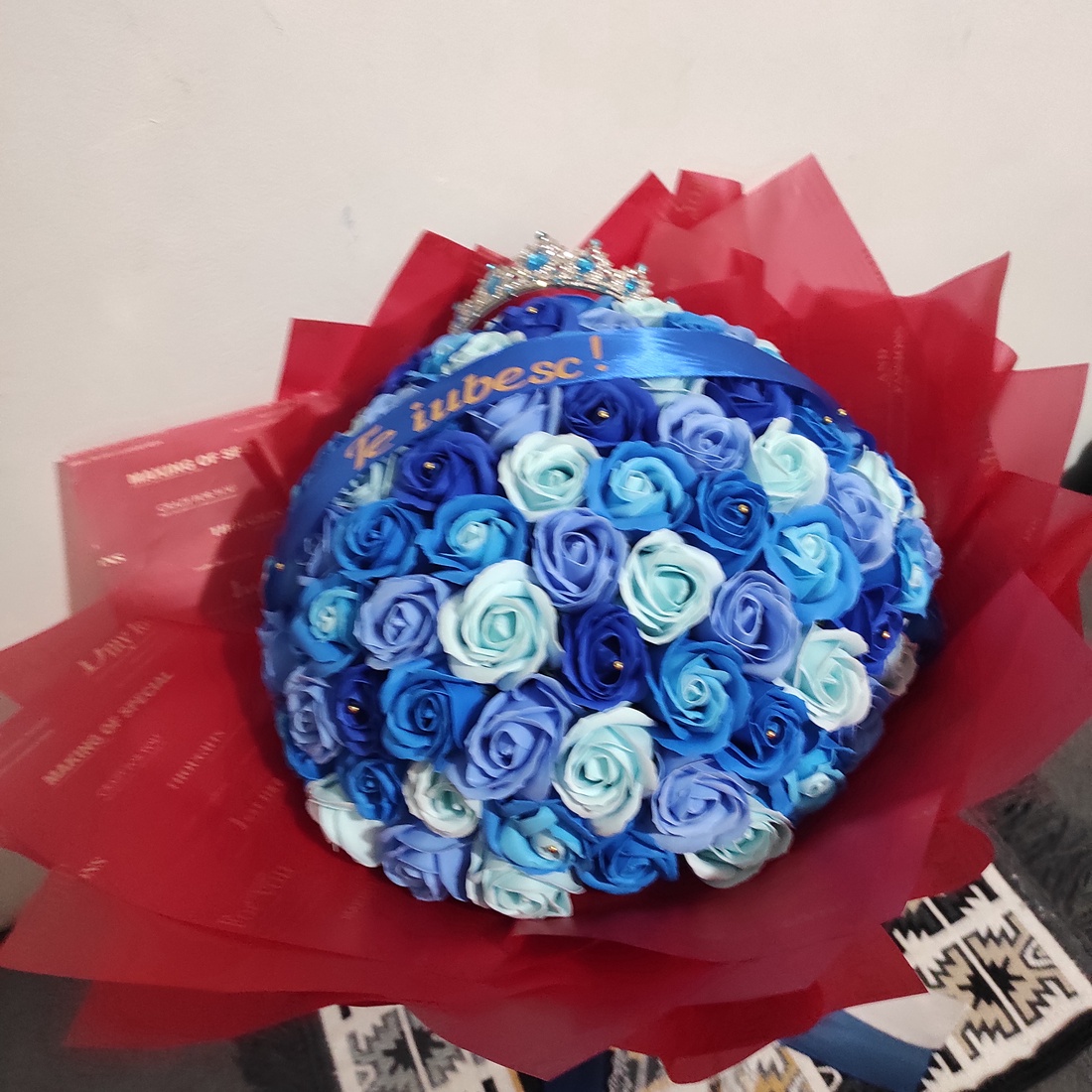 Buchet cu 101 trandafiri de săpun parfumați si coronita  - casă & stil de viață - decorațiuni de casă - accesorii florale - buchete de flori - Artynos.ro