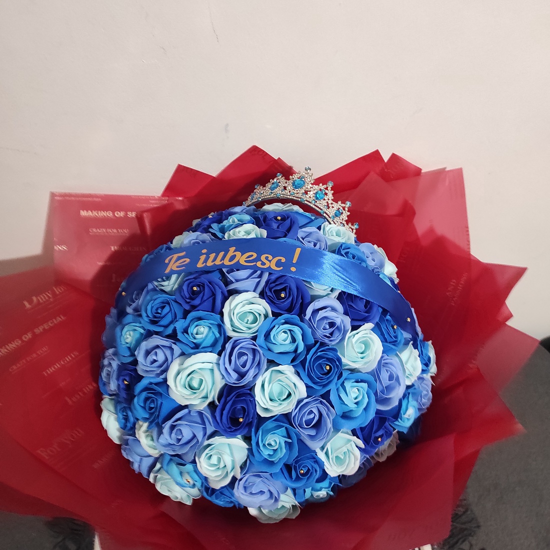 Buchet cu 101 trandafiri de săpun parfumați si coronita  - casă & stil de viață - decorațiuni de casă - accesorii florale - buchete de flori - Artynos.ro
