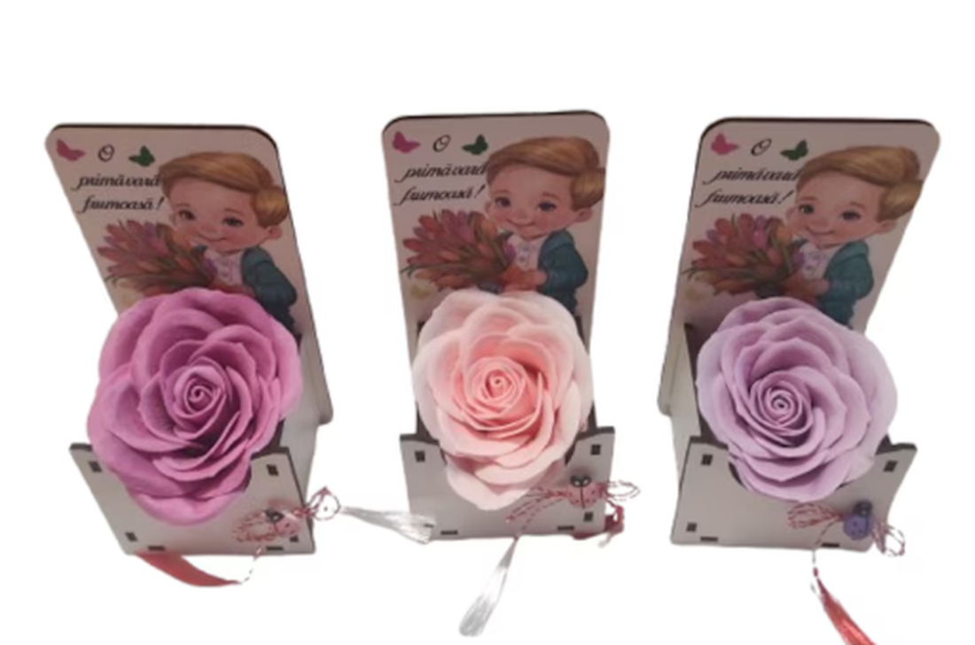 Set 4 martisoare cu trandafir de sapun parfumat premium in cutiuta mdf - bijuterii - mărțișor - Artynos.ro