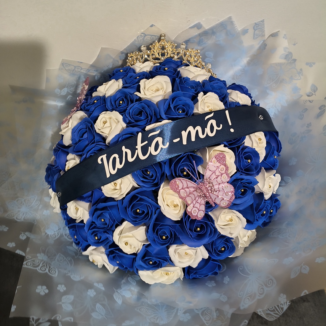 Buchet cu 101 trandafiri de săpun parfumați cu coroniță si banda text - casă & stil de viață - decorațiuni de casă - accesorii florale - buchete de flori - Artynos.ro