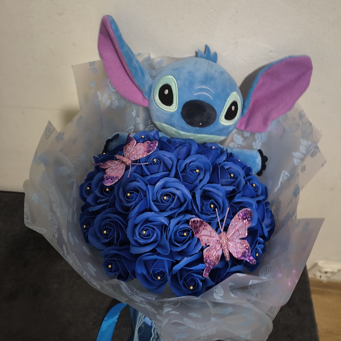 Buchet cu trandafiri de săpun parfumați și Stitch  - casă & stil de viață - decorațiuni de casă - accesorii florale - buchete de flori - Artynos.ro