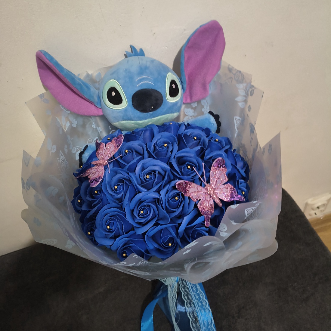 Buchet cu trandafiri de săpun parfumați și Stitch  - casă & stil de viață - decorațiuni de casă - accesorii florale - buchete de flori - Artynos.ro