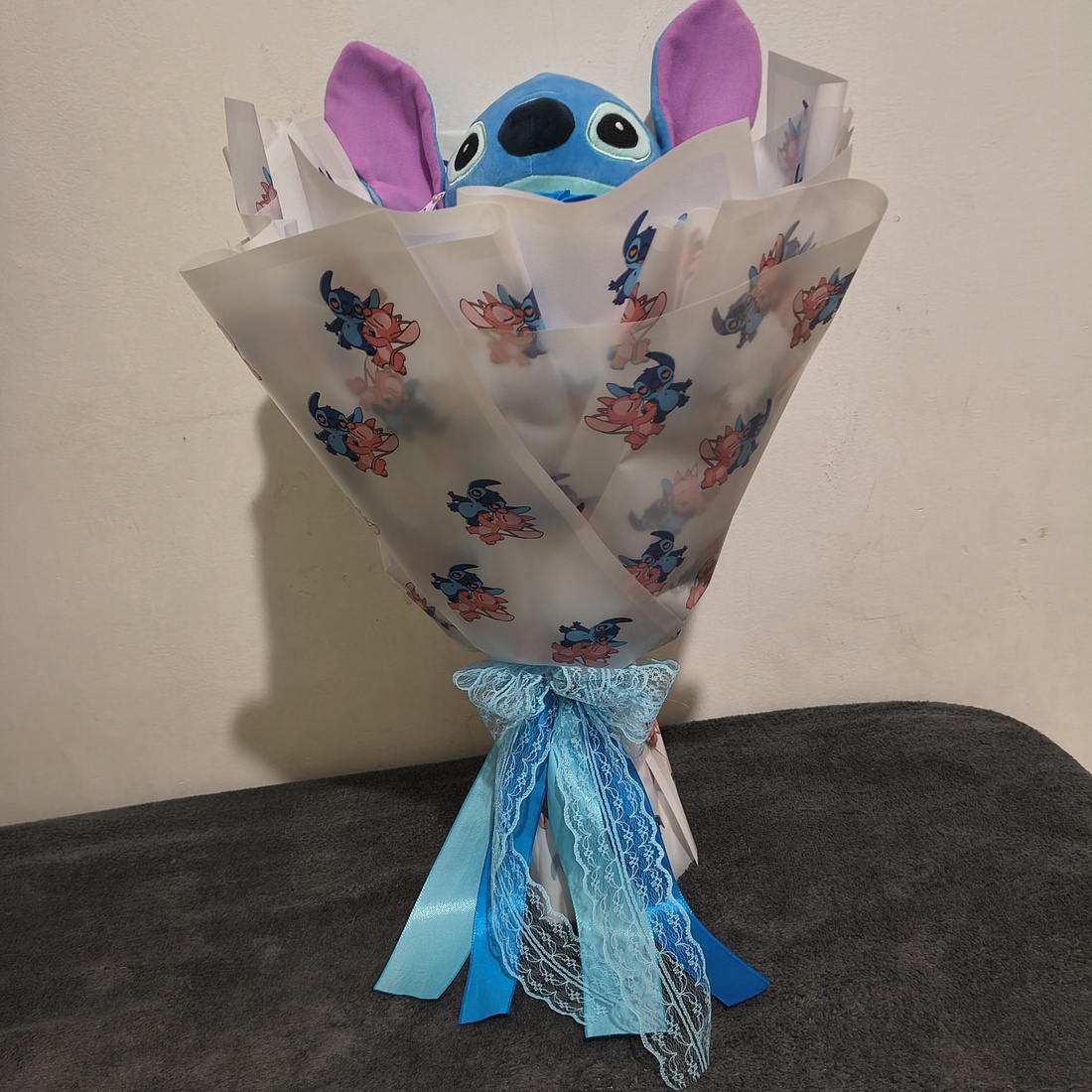 Buchet cu trandafiri de săpun parfumați și Stitch  - casă & stil de viață - decorațiuni de casă - accesorii florale - buchete de flori - Artynos.ro