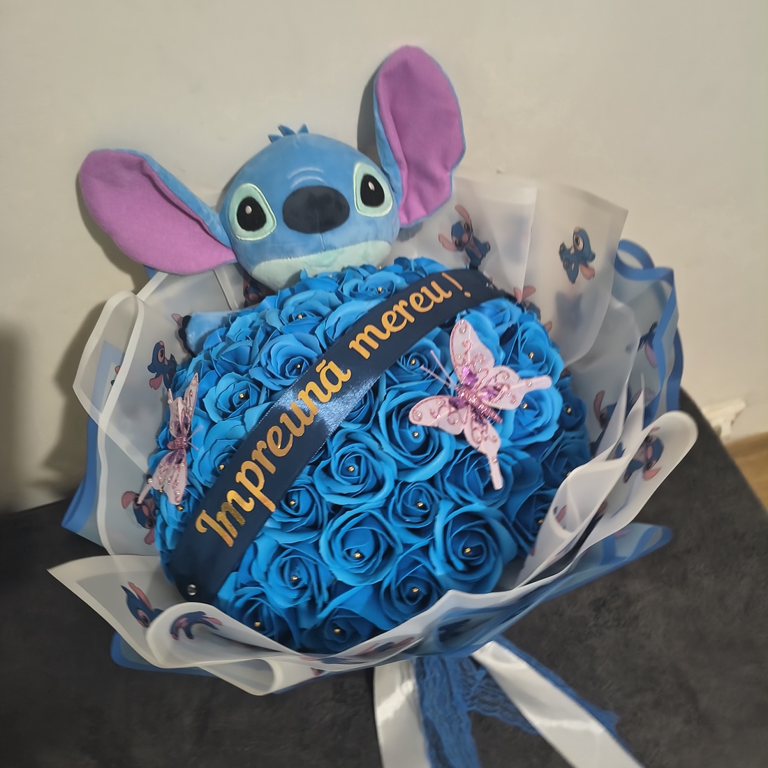 Buchet cu trandafiri de săpun parfumați și Stitch  - casă & stil de viață - decorațiuni de casă - accesorii florale - buchete de flori - Artynos.ro