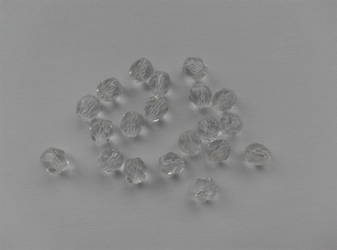 Mărgele cehe fațetate din sticlă - 6mm - 40 buc / pachet - transparente - - Artynos.ro Mărgele cehe fațetate din sticlă - 6mm - 40 buc / pachet - transparente - - Artynos.ro