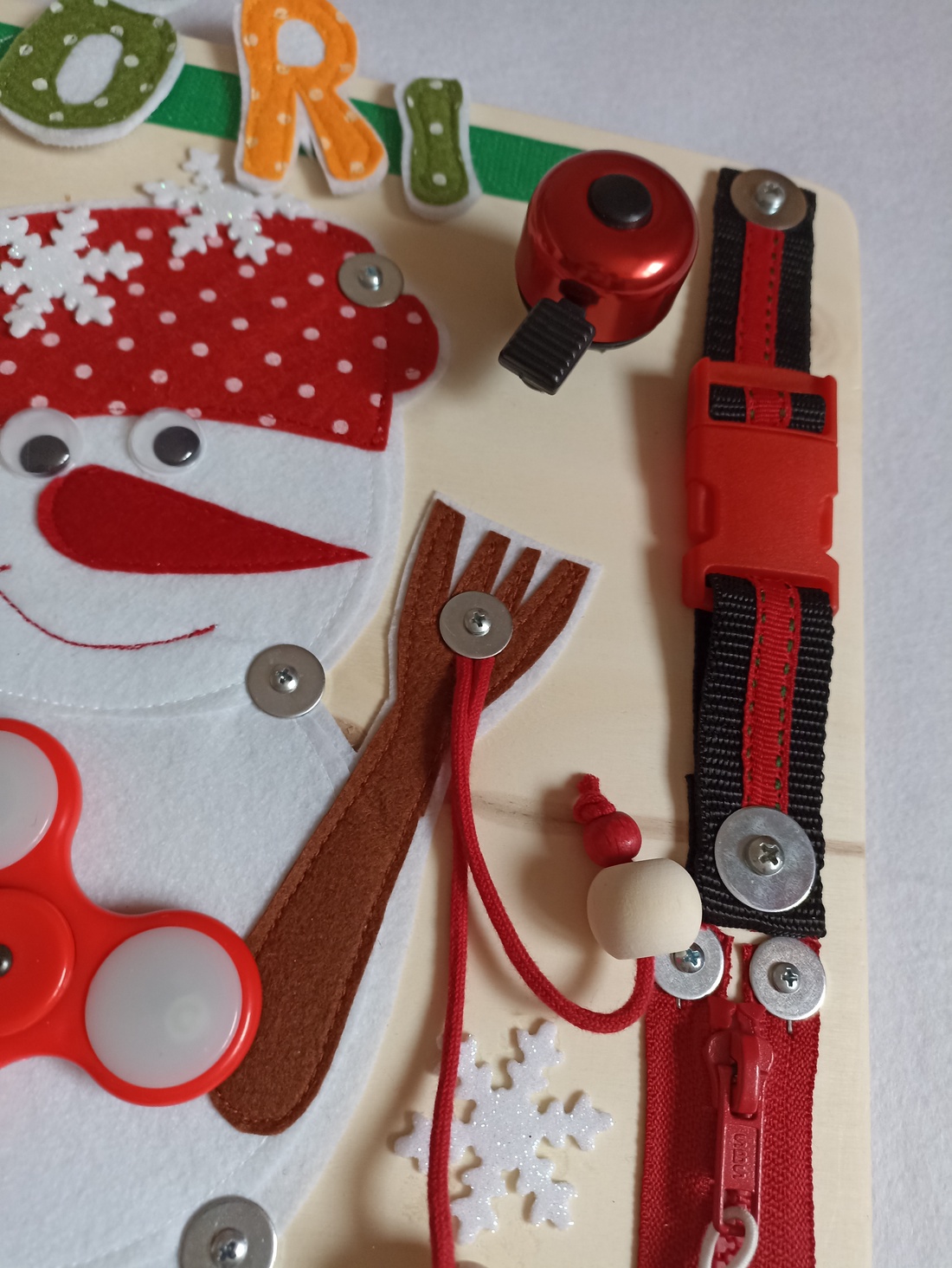 Mini panou senzorial cu motive de Crăciun / cere personalizat cu numele micuțului tău - accesorii de crăciun - cadouri de crăciun - Artynos.ro