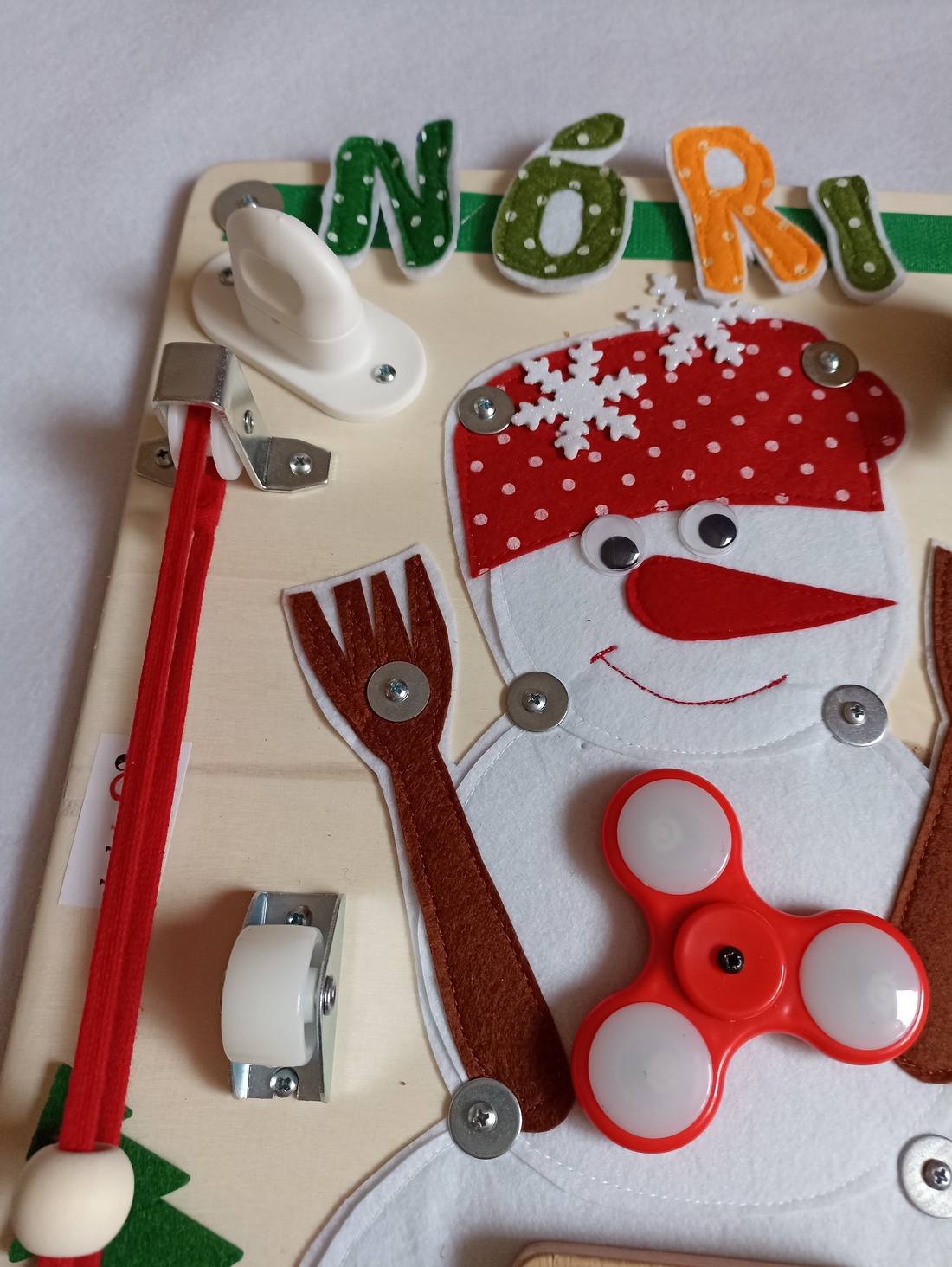 Mini panou senzorial cu motive de Crăciun / cere personalizat cu numele micuțului tău - accesorii de crăciun - cadouri de crăciun - Artynos.ro
