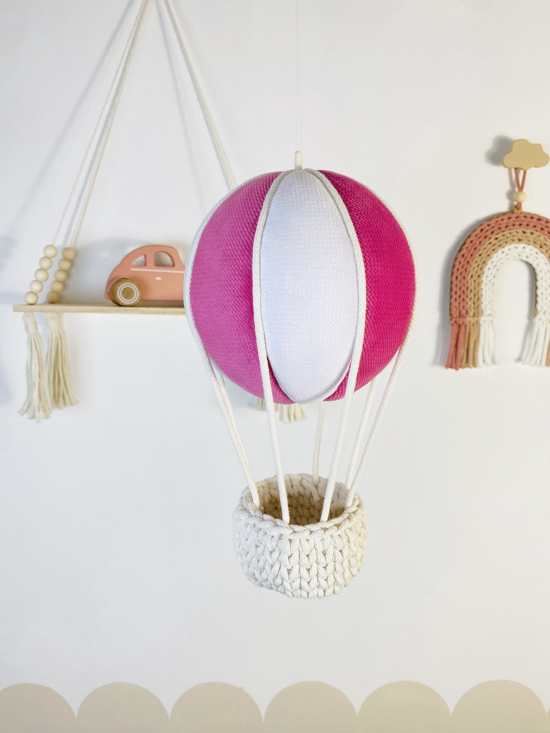 Hőlégballon babaszoba dekoráció - stílusos pasztell színekben, választható színösszeállítás - horgolt kosárkával - casă & stil de viață - echipament pentru camera copiilor - decorațiuni pentru camera copilului - Artynos.ro Hőlégballon babaszoba dekoráció - stílusos pasztell színekben, választható színösszeállítás - horgolt kosárkával - casă & stil de viață - echipament pentru camera copiilor - decorațiuni pentru camera copilului - Artynos.ro