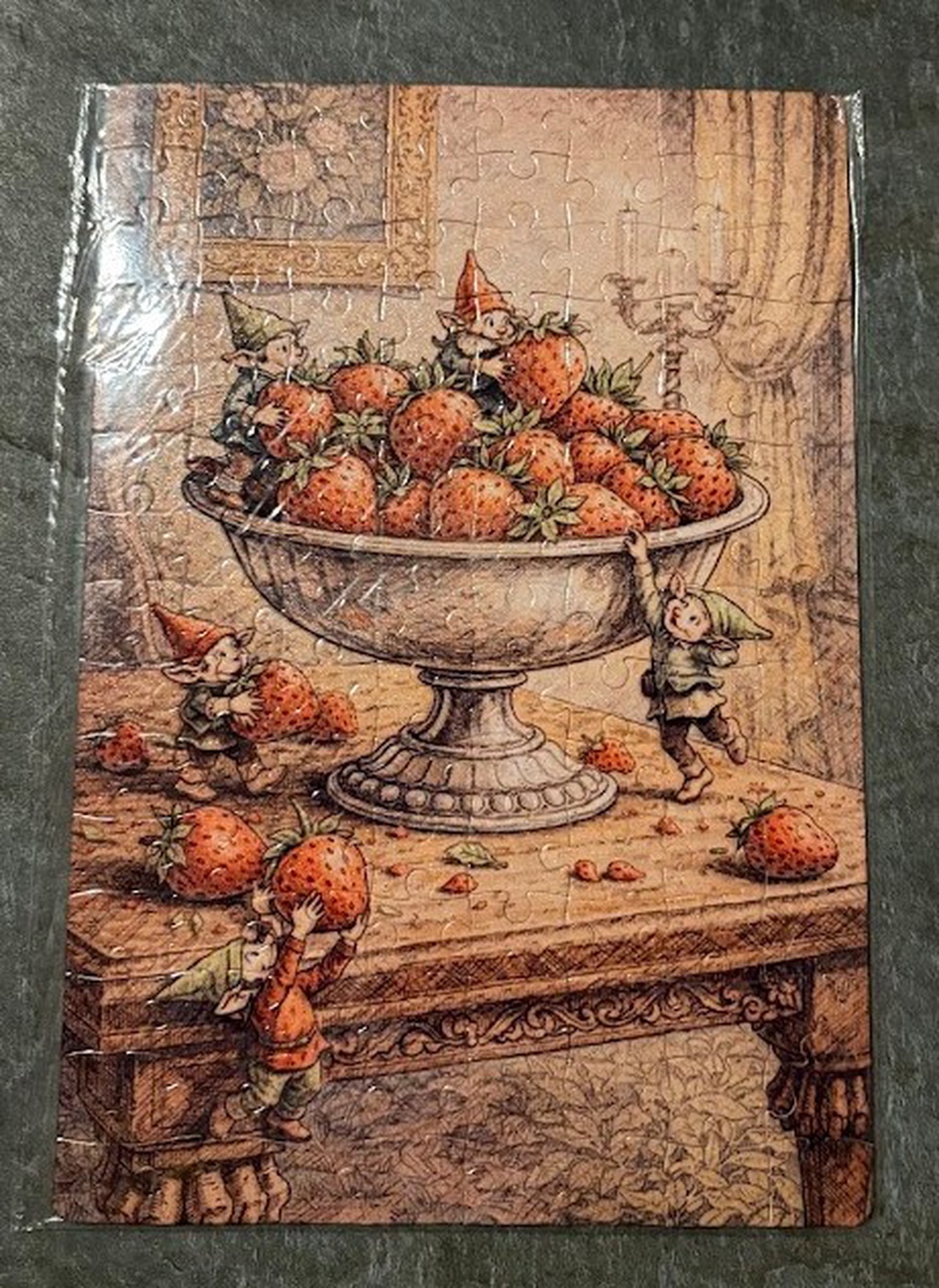 Puzzle magnet pentru frigider � Spiridușii hoți de căpșuni - casă & stil de viață - echipamente de bucătărie - decor de bucătărie - magneți de frigider - Artynos.ro