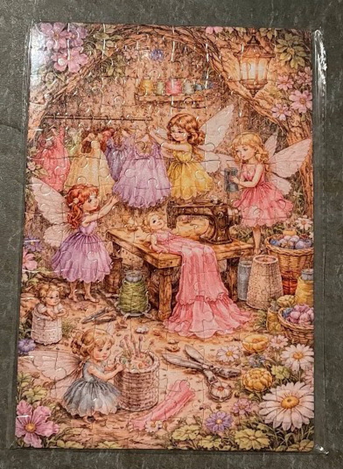 Puzzle magnet pentru frigider � Zânele confecționează haine - casă & stil de viață - echipamente de bucătărie - decor de bucătărie - magneți de frigider - Artynos.ro