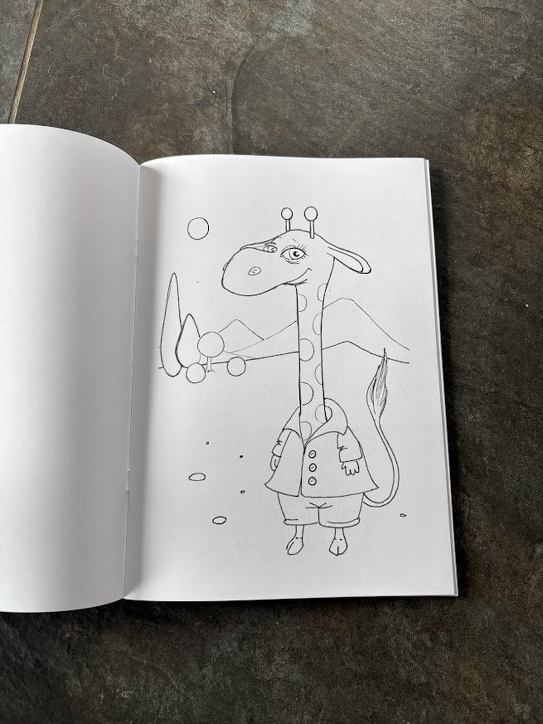 Caiet de colorat pentru copii cu animale exotice � ilustrații originale desenate manual - jucării și echipamente pentru copii - cărți pentru copii, cărți textile - Artynos.ro