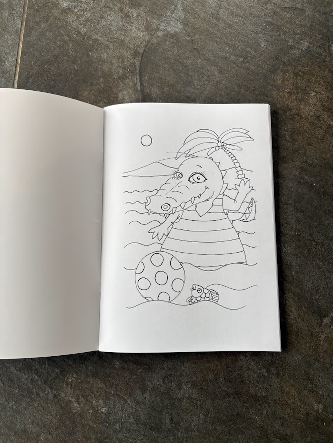 Caiet de colorat pentru copii cu animale exotice � ilustrații originale desenate manual - jucării și echipamente pentru copii - cărți pentru copii, cărți textile - Artynos.ro