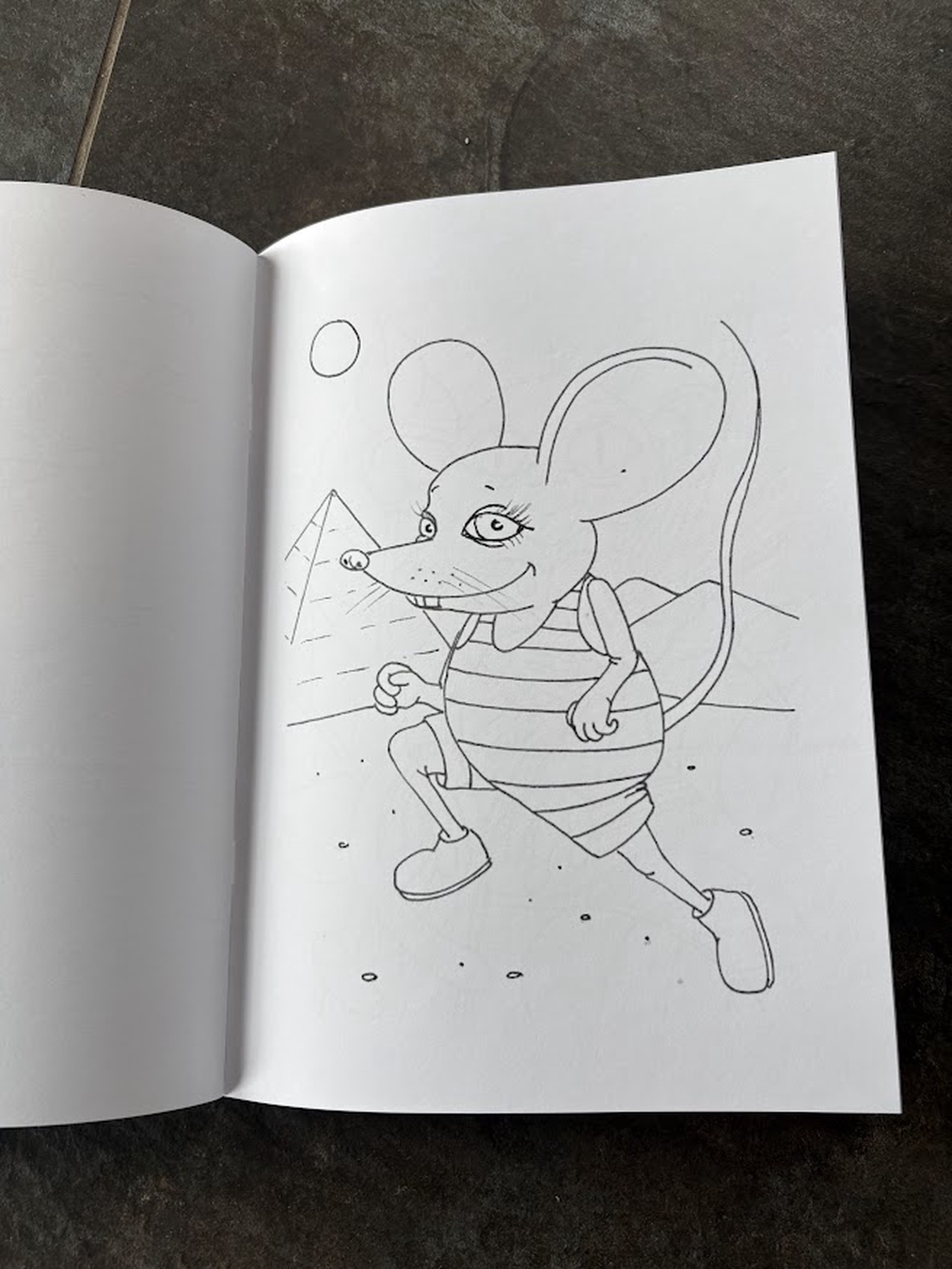 Caiet de colorat pentru copii cu animale exotice � ilustrații originale desenate manual - jucării și echipamente pentru copii - cărți pentru copii, cărți textile - Artynos.ro