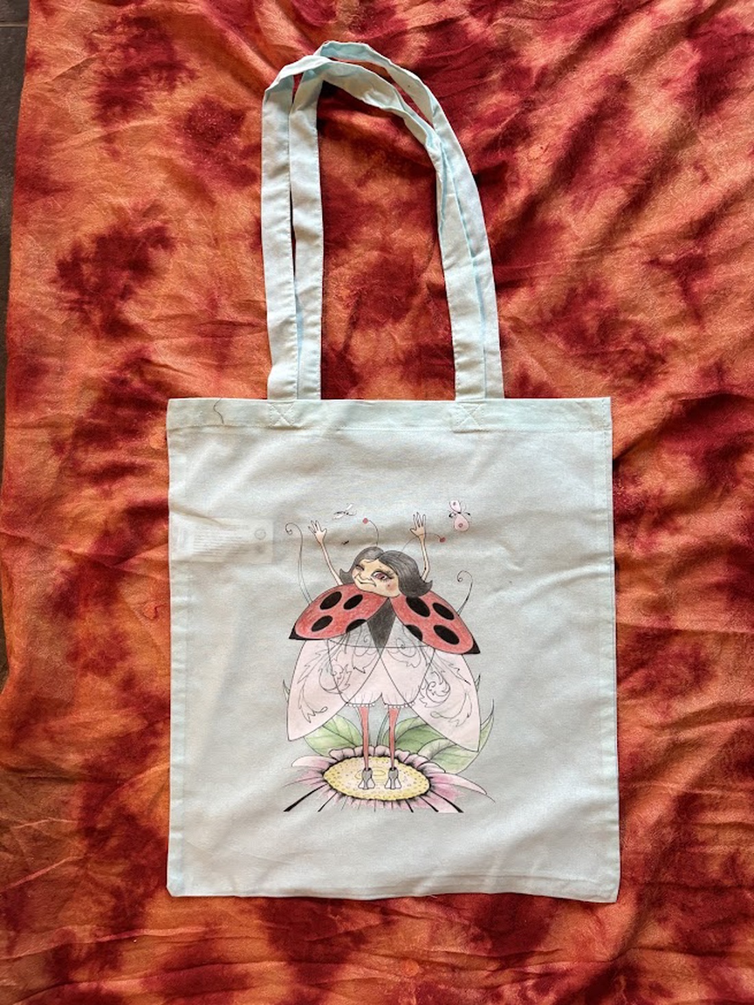 Sac din pânză alb cu model de buburuză - genți și portofele - geantă pentru cumpărături - totebaguri - Artynos.ro