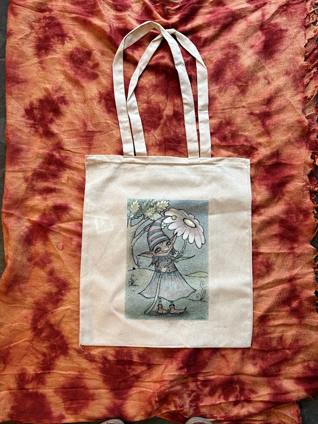 Sac din pânză natur cu model de fată gnom de primăvară - genți și portofele - geantă pentru cumpărături - totebaguri - Artynos.ro