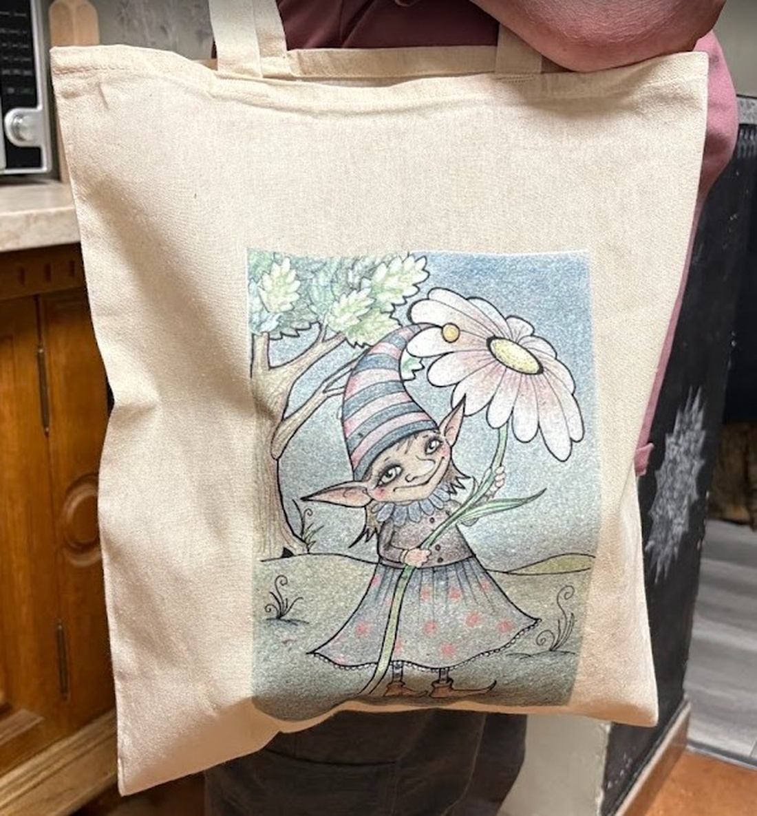 Sac din pânză natur cu model de fată gnom de primăvară - genți și portofele - geantă pentru cumpărături - totebaguri - Artynos.ro