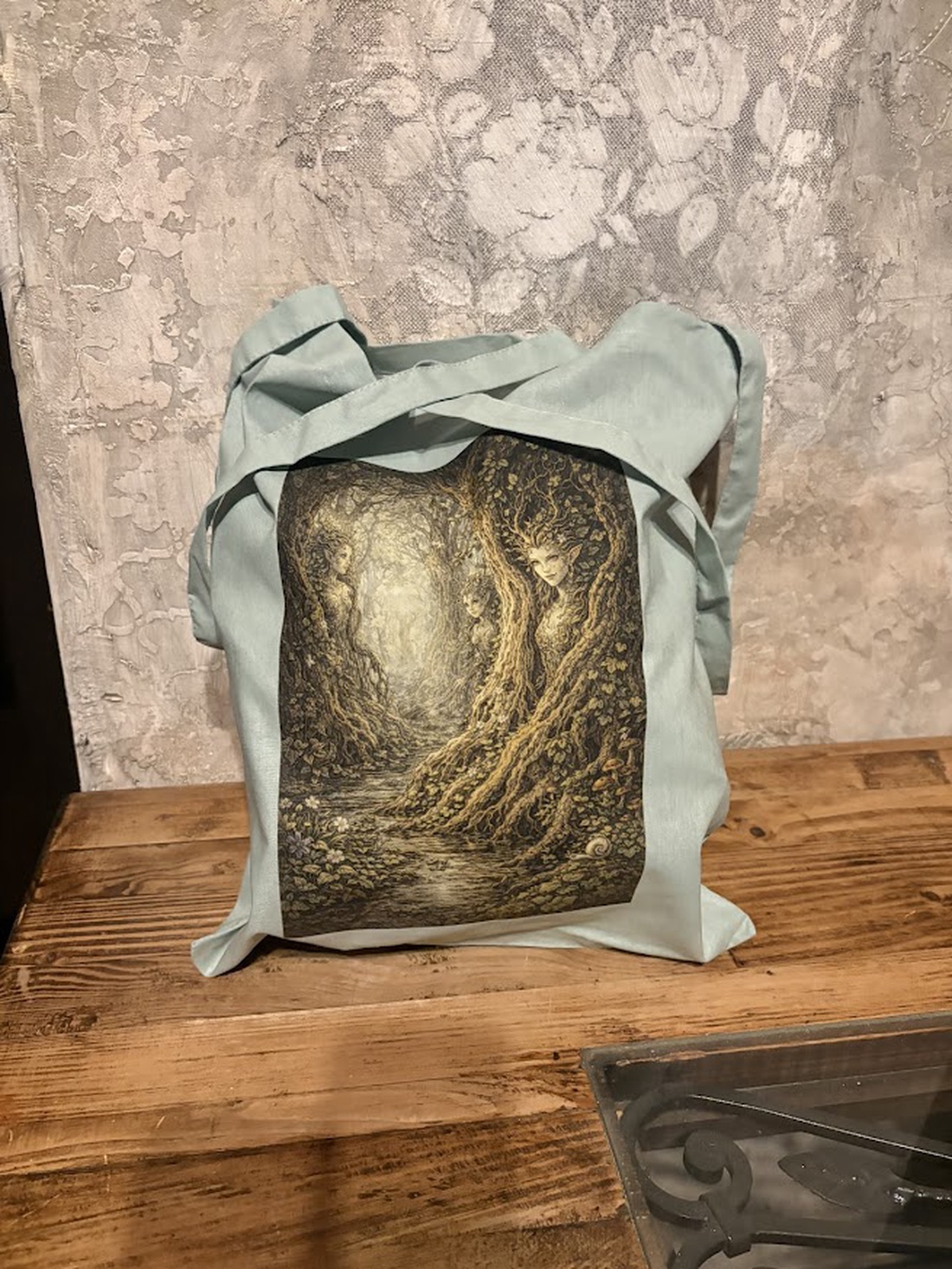 Geantă tote verde deschis cu ilustrație driada � design fantasy digital - genți și portofele - geantă pentru cumpărături - totebaguri - Artynos.ro