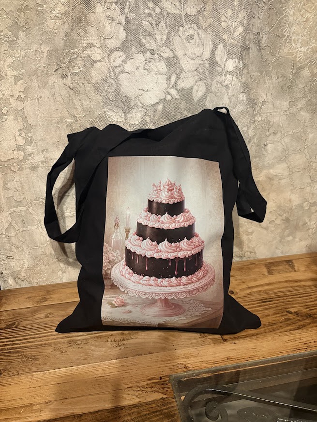 Geantă tote neagră din pânză cu ilustrație tort � design artistic digital - genți și portofele - geantă pentru cumpărături - totebaguri - Artynos.ro