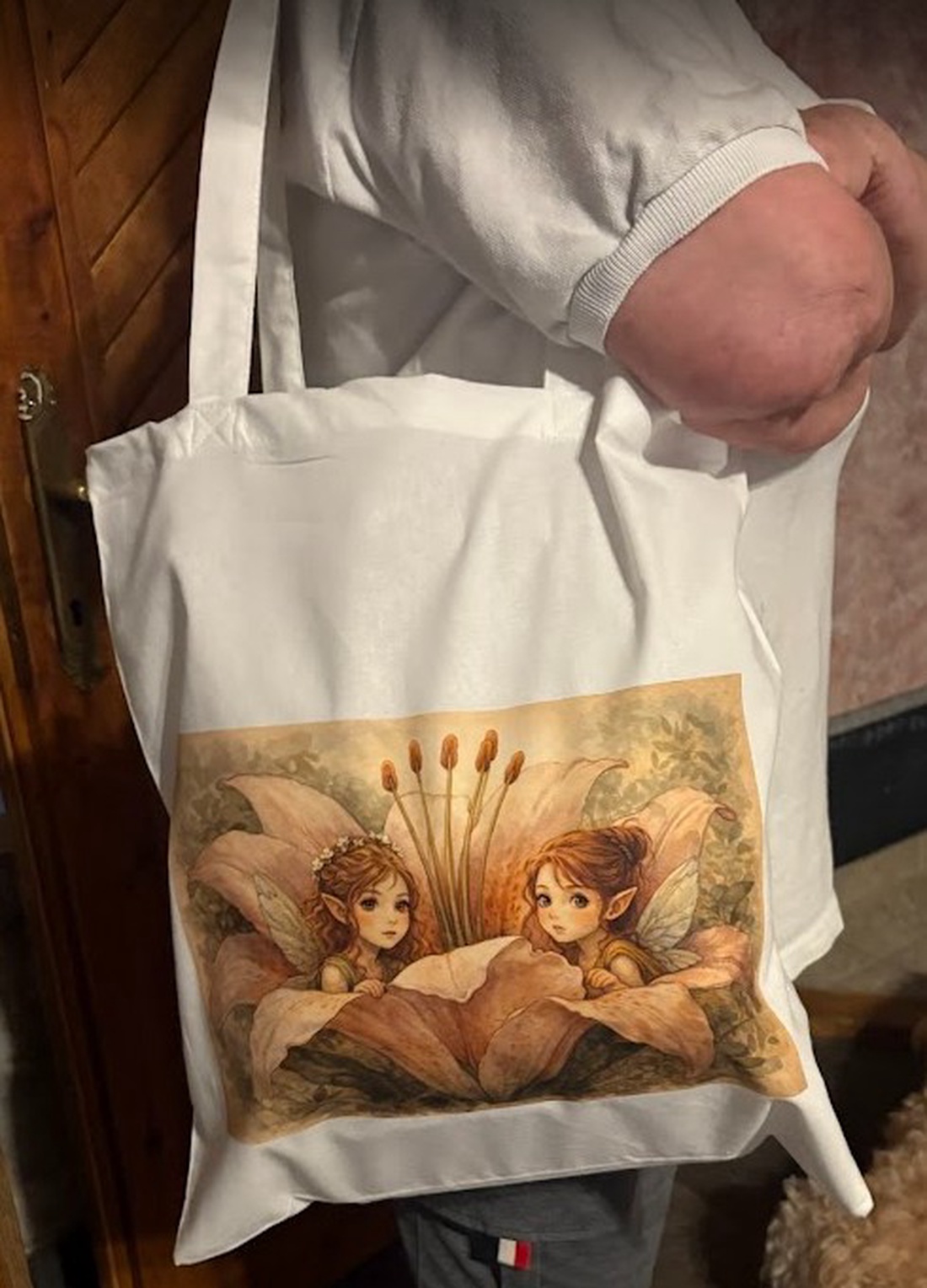 Geantă tote albă din pânză cu ilustrație mici zâne în floare � design fantasy digital - genți și portofele - geantă pentru cumpărături - totebaguri - Artynos.ro
