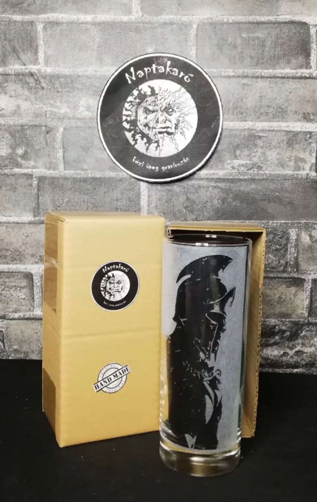 Pahar de sticlă cu model de războinic spartan  -  - Artynos.ro