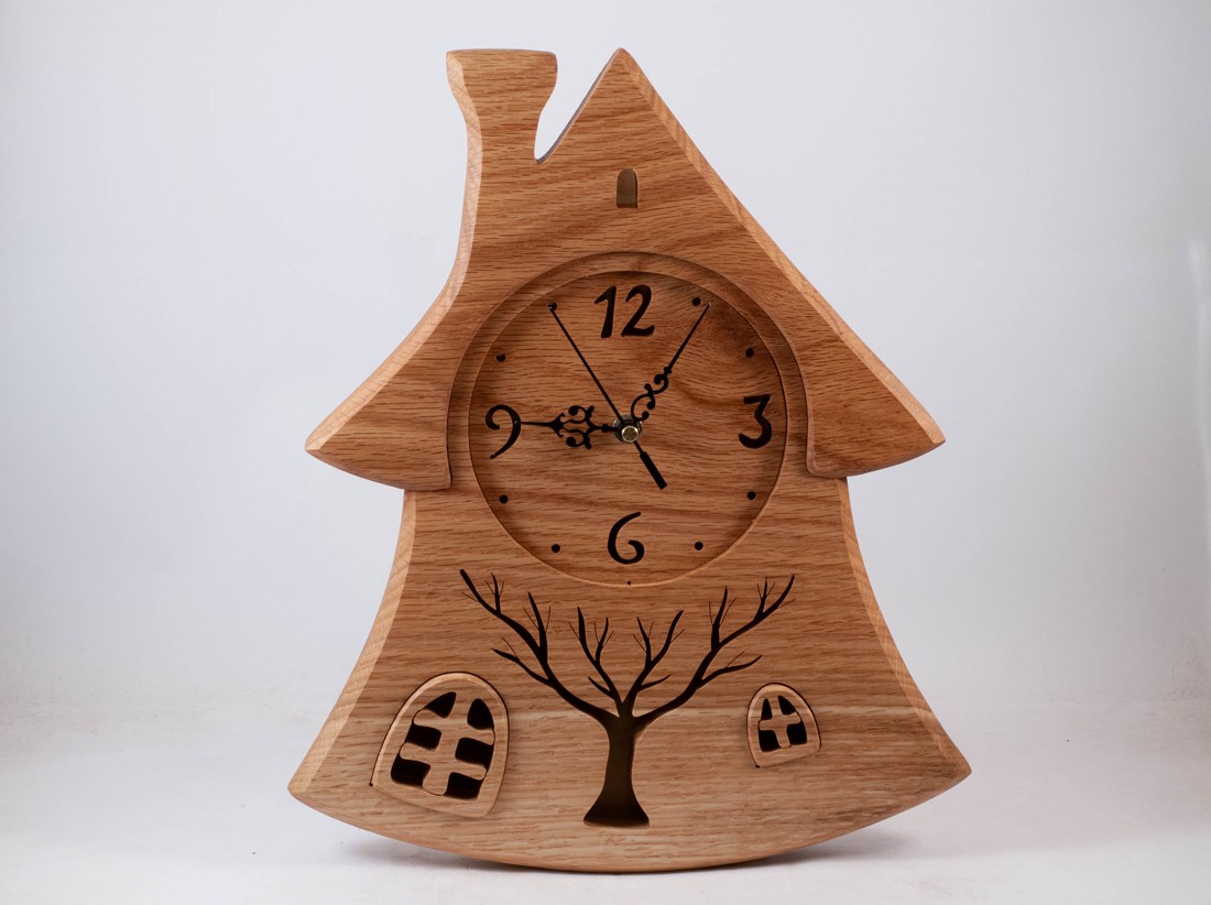 Ceas de perete în formă de căsuță, Ceas de perete din lemn, Ceas din lemn - casă & stil de viață - decorațiuni de casă - decorațiuni de pereți - ceasuri de perete - Artynos.ro