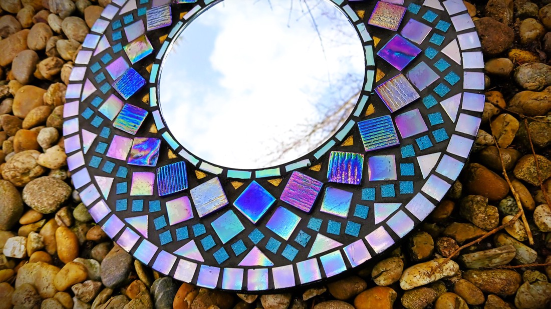 Oglindă de perete circulară cu mozaicuri de eozină - casă & stil de viață - accesorii pentru decorat casa - oglinzi perete, oglinzi decor - Artynos.ro