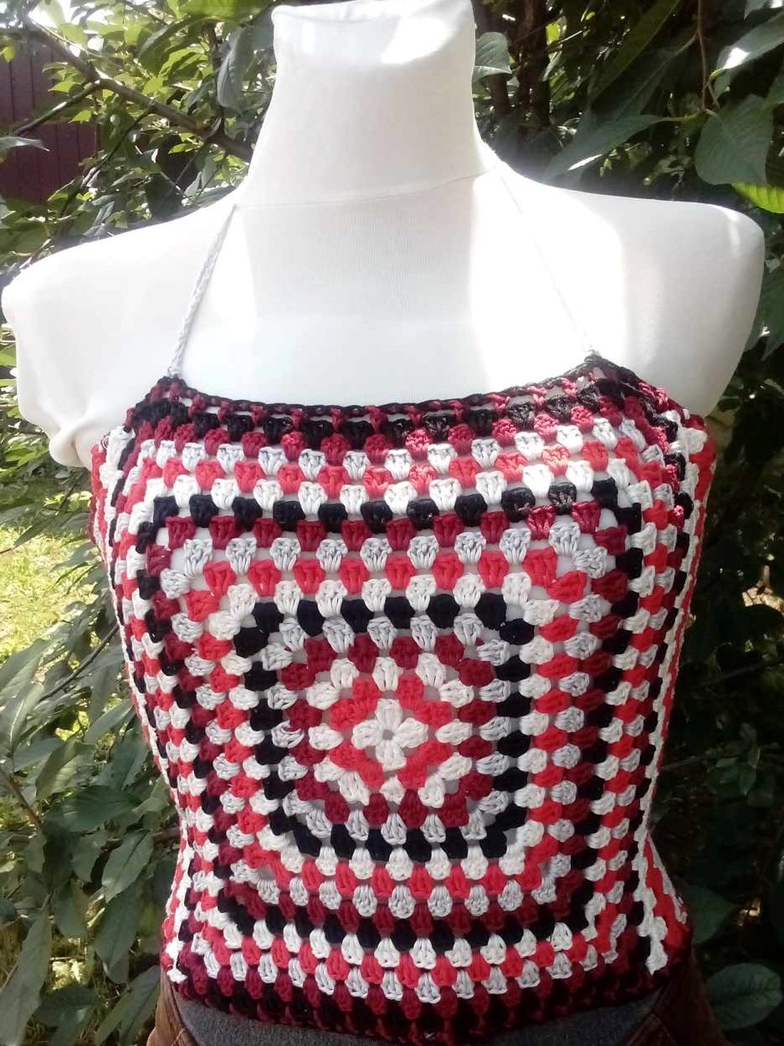 Fesztivál top - îmbrăcăminte și modă - haine damă - bluze damă - Artynos.ro Fesztivál top - îmbrăcăminte și modă - haine damă - bluze damă - Artynos.ro