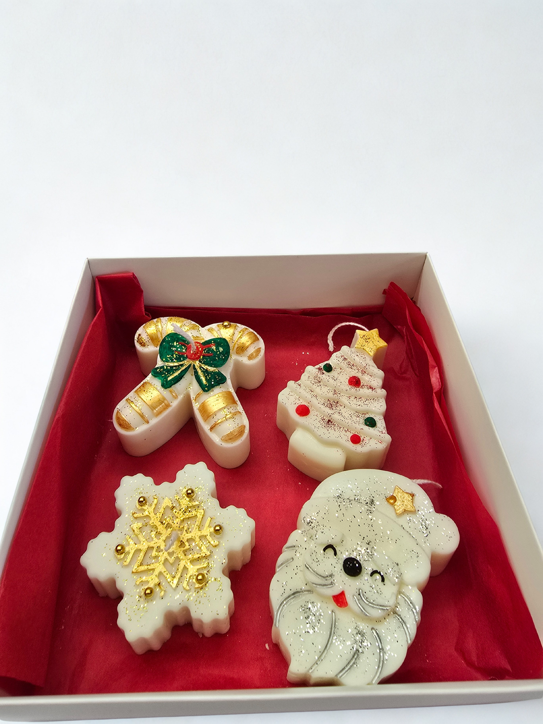 Pachet de Sărbători Handmade  Fulg de Nea, Moș Crăciun, Clopoțel și Brăduț - crăciun - decorațiuni de crăciun de casă - lumânări parfumate de crăciun - Artynos.ro