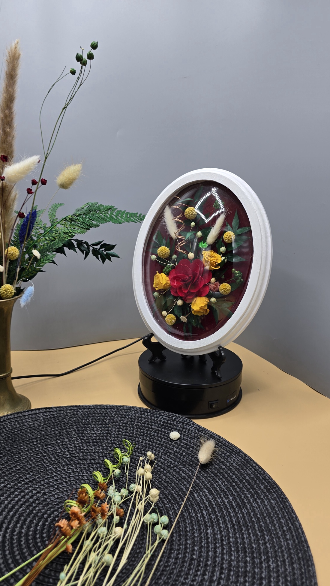 Tablou oval cu flori criogenate/conservate -  - Artynos.ro