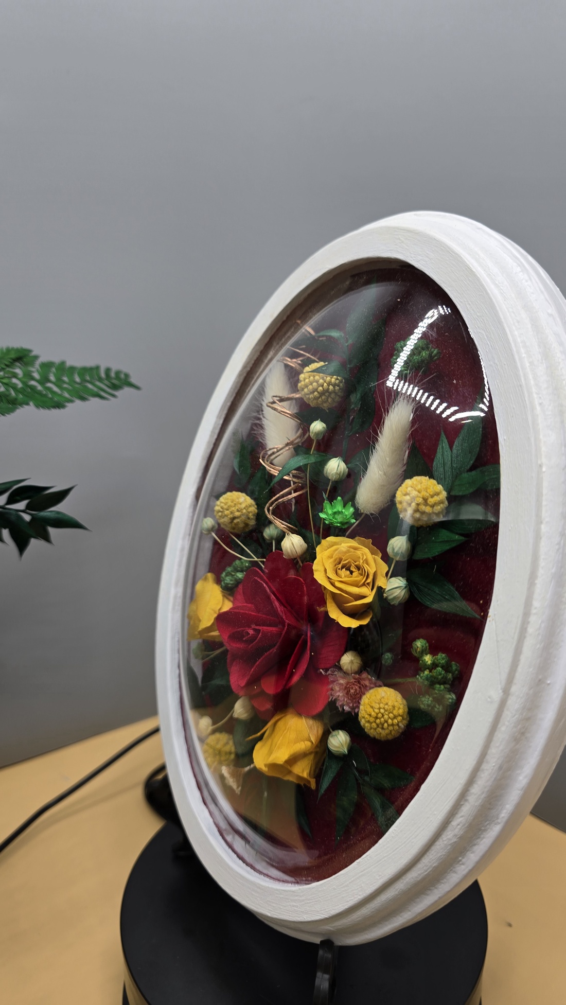 Tablou oval cu flori criogenate/conservate -  - Artynos.ro