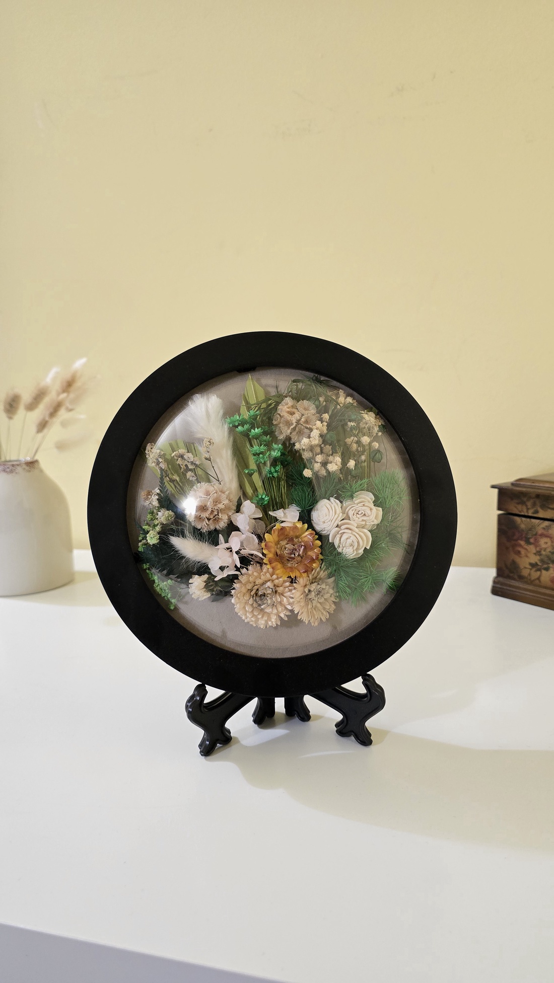 Tablou rotund realizat manual cu flori naturale criogenate - casă & stil de viață - decorațiuni de casă - decorațiuni de pereți - decorațiuni cu licheni - Artynos.ro