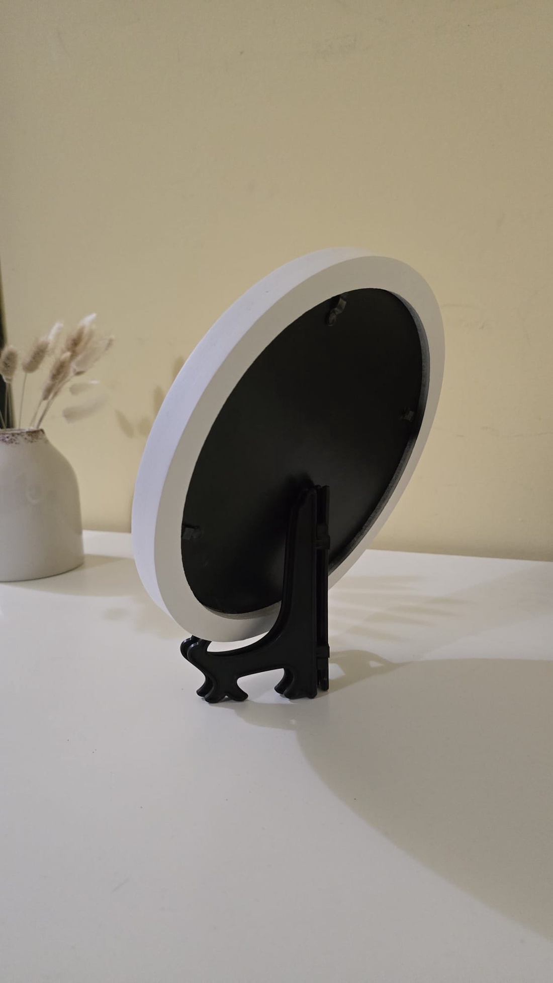 Tablou rotund cu flori naturale conservate, ramă albă și sticlă acrilică bombată - casă & stil de viață - decorațiuni de casă - decorațiuni de pereți - tablou cu licheni - Artynos.ro