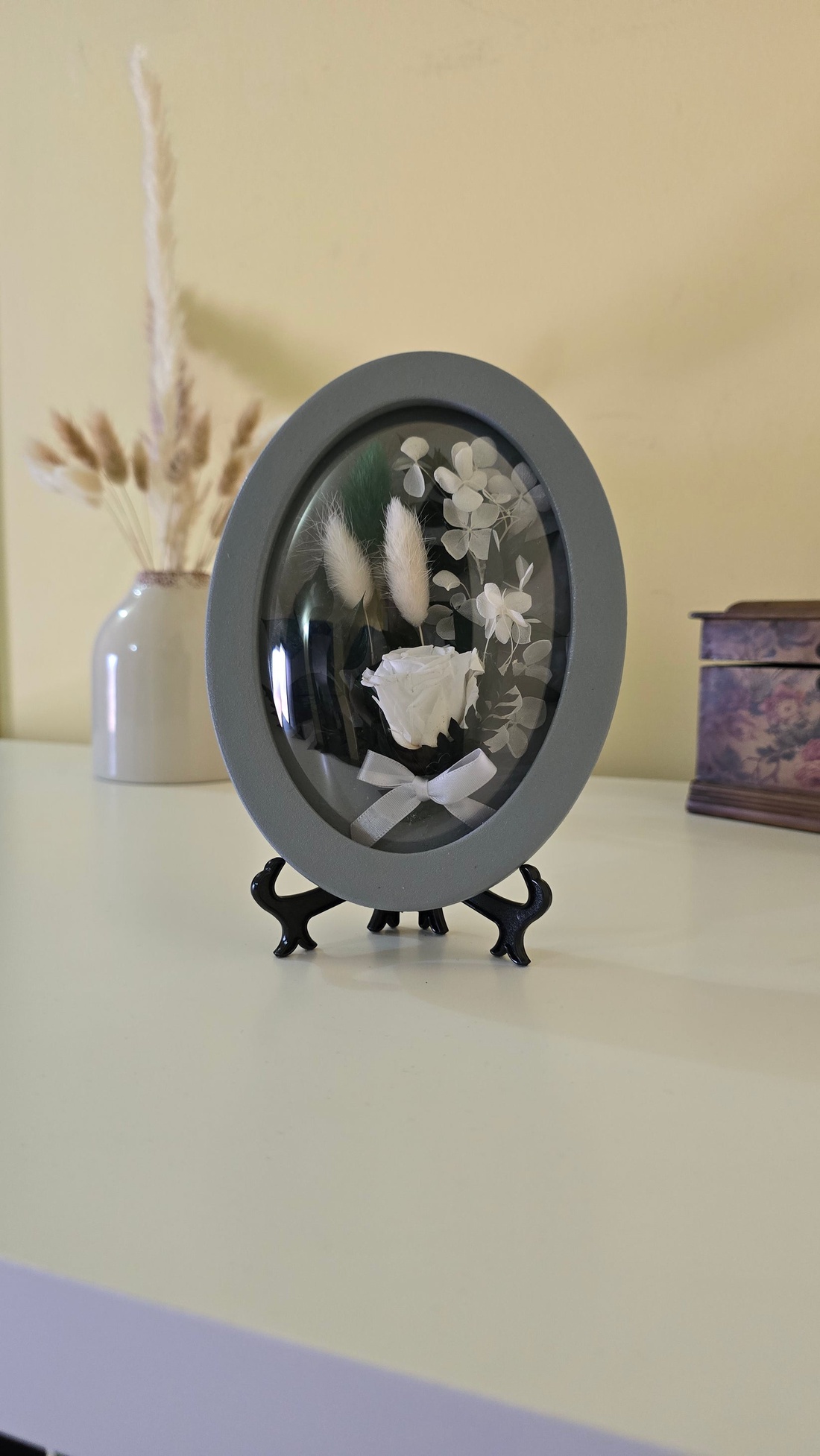 Tablou oval cu flori naturale conservate � eleganță în detalii - casă & stil de viață - decorațiuni de casă - accesorii florale - buchete de flori - Artynos.ro