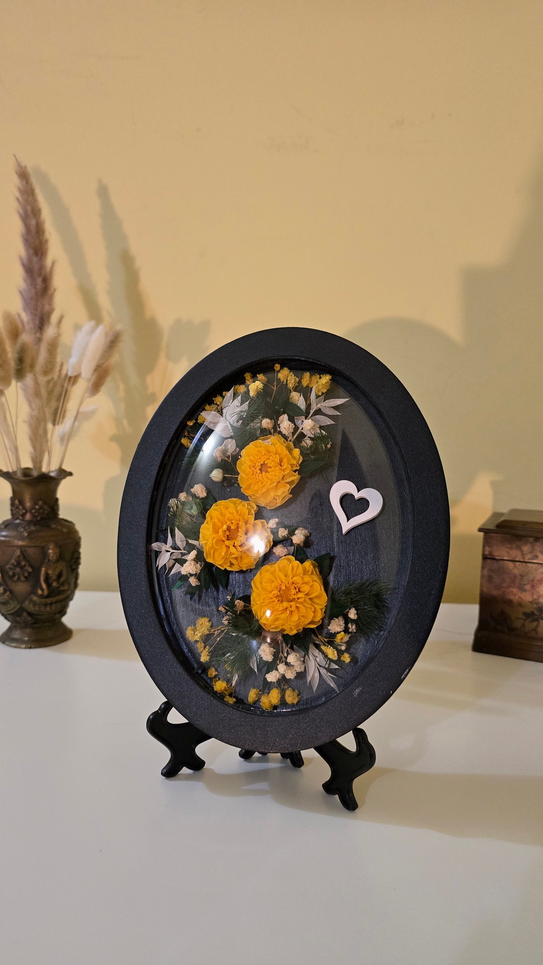 Tablou oval cu flori naturale conservate � eleganță în detalii - casă & stil de viață - decorațiuni de casă - accesorii florale - buchete de flori - Artynos.ro